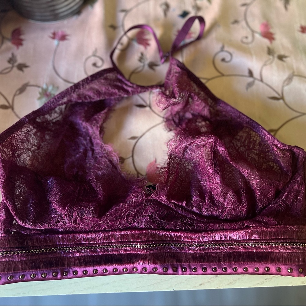 BRAND new Victoria secret bralette with tags